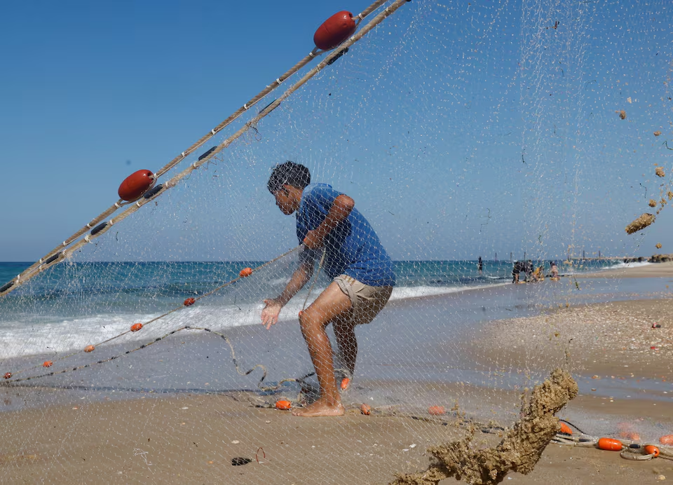 Amid war and deep hunger, Gaza fisherman struggle to feed families